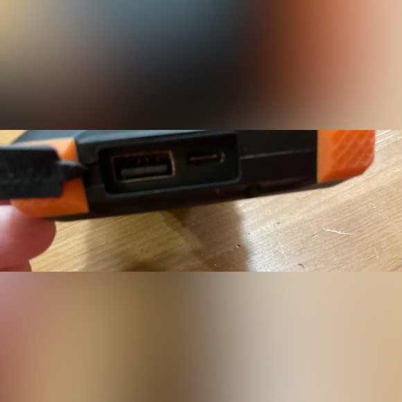 ToughTested: Solar power charger bank withflashlight feature 3 piece bundle/set - Picture 7 of 9